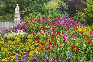 Images Dated 16th August 2019: England, London, St.James Park, Spring Flowers in Bloom and The Boy Statue Water