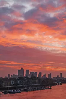 Images Dated 2nd June 2017: England, London, Sunrise over Canary Wharf and Docklands