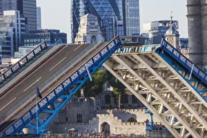 Images Dated 6th December 2016: England, London, Tower Bridge