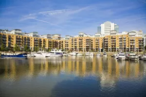 Images Dated 25th September 2008: England, London, Wapping, St. Catherines dock, Yachts & appartments