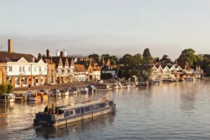 Images Dated 8th September 2015: England, Oxfordshire, Henley-on-Thames, Boathouses and River Thames