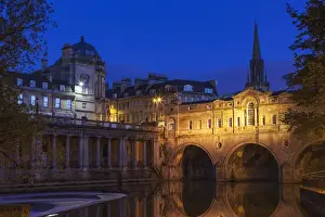 England, Somerset, Bath, Pulteney Bridge and River Avon