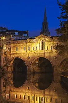 England, Somerset, Bath, Pulteney Bridge and River Avon