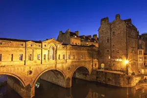 England, Somerset, Bath, Pulteney Bridge and River Avon