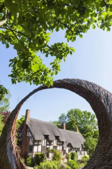 Images Dated 12th September 2016: England, Warwickshire, Cotswolds, Stratford-Upon-Avon, Anne Hathaways Cottage