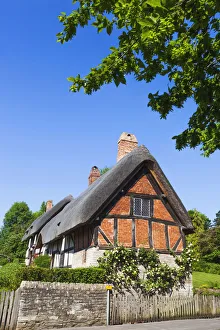 Images Dated 12th September 2016: England, Warwickshire, Cotswolds, Stratford-Upon-Avon, Anne Hathaways Cottage