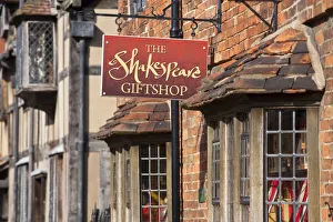 Images Dated 11th May 2010: England, Warwickshire, Stratford-upon-Avon, Shakespeares Gift Shop