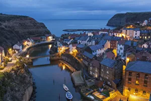 Images Dated 17th December 2014: England, Yorkshire, Staithes