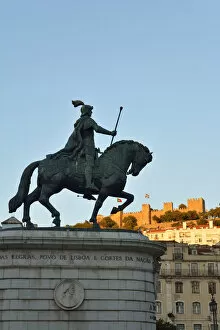 Images Dated 12th September 2014: Equestrian statue of King Joao I and Sao Jorge castle, Praca da Figueira