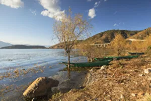 Canoe Gallery: Erhai Lake, Shuanglang, Yunnan, China