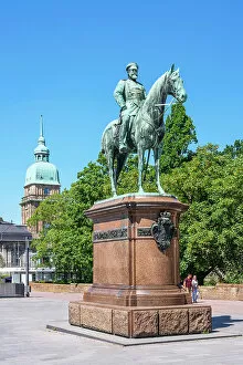 Images Dated 18th July 2022: Ernst Ludwig Place with Ernst Ludwig Statue and Hesse State Museum, Darmstadt, Hesse, Germany
