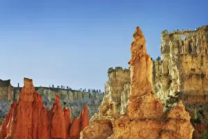 Erosion landscape in Bryce Canyon at Peekaboo Trail - USA, Utah, Garfield, Bryce Canyon