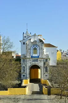 Images Dated 23rd February 2017: Esquina Gate and the Chapel of Our Lady of Conceicao at the city of Elvas