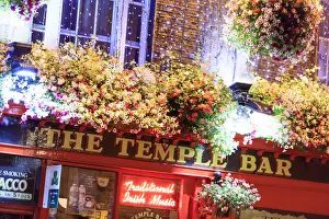 Europe, Dublin, Ireland, Temple bar pubs district and nightlife