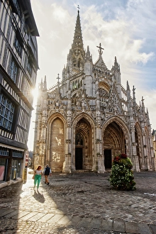 Urban Scene Prints: Europe. France, Normandy, Normandie. Seine, Haute-Normandie, Seine-Maritime. Rouen