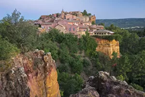 Europe, France, Provence, Vaucluse, View of Roussillon