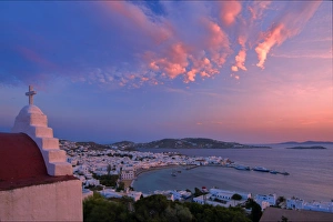 Europe, Greece, Cyclades island, Aegean Sea, Mykonos, Myconos, Mykonos harbour at dusk