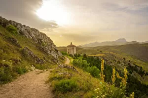 Trail Gallery: europe, Italy, the Abruzzi. The footpath between Rocca Calascio