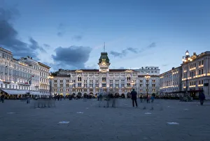 Images Dated 18th November 2016: europe, Italy, Friuli-Venezia-Giulia. Piazza dell Unita d Italia and the