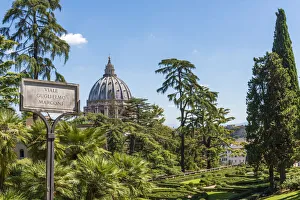 europe, Italy, Latium. Rome, the Dome of Saint Peter