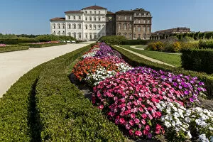 Images Dated 9th November 2016: Europe, Italy, Piedmont. The gardens of the Venaria Reale