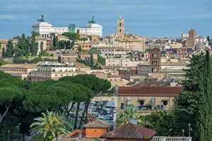 Images Dated 2nd March 2023: Europe, Italy, Rome. View from the Aventine towards the Piazza Venezia and its buildings