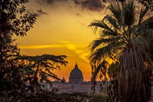 Europe, Italy, Rome. View toward the dome of Saint Peter'