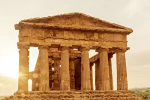 Images Dated 25th April 2019: Europe, Italy, Sicily. Agrigento, the temple of Concordia at sunset