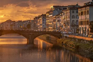 Images Dated 14th July 2020: Europe, Italy, Tuscany, Florence, river Arno at sunset