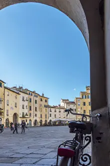 Europe, Italy, Tuscany. Lucca, view of the Piazza dell anfiteatro