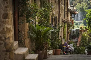 Images Dated 20th September 2017: europe, italy, Tuscany. Pitigliano. a street scene