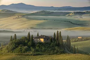 Images Dated 14th July 2020: Europe, Italy, Tuscany, Toscana, San Quirico d Orcia, farm house in the morning (m)