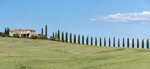 Images Dated 14th July 2020: Europe, Italy, Tuscany, Toscana, San Quirico d Orcia, Orica valley, farmhouse