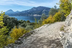 europe, Italy, Veneto. a footpath at the Garda Lake