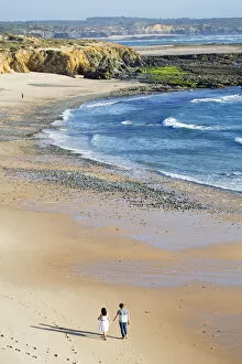 Images Dated 23rd September 2015: Europe, Portugal, Alentejo, Vila Nova de Milfontes, a young couple on praia carreiro