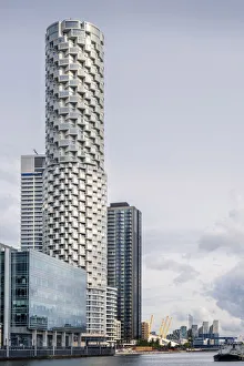 Images Dated 3rd November 2020: Europe, UK, England, London, East London, Docklands, Isle of Dogs, Canary Wharf