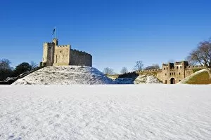 Images Dated 7th January 2010: Europe, UK, United Kingdom, Wales, Cardiff, snow covered Cardiff Castle in winter