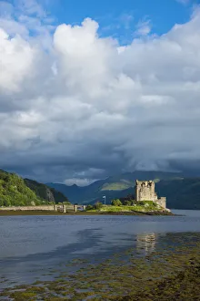 Europe, United Kingdom, Scotland, Dornie, Eilean Donan Castle, west