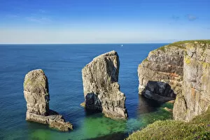Images Dated 25th September 2020: Europe, United Kingdom, Wales, Pembrokeshire, Elegug Stack in Pembrokeshire Coast