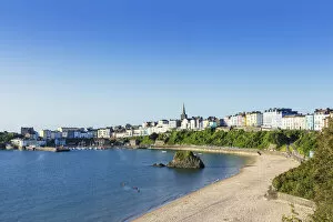 Images Dated 25th September 2020: Europe, United Kingdom, Wales, Pembrokeshire, View of Tenby town and Carmathen Bay