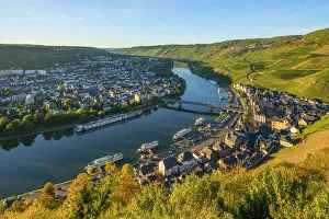 Images Dated 27th November 2018: Evening Bernkastel-Kues, Mosel valley, Rhineland-Palatinate, Germany