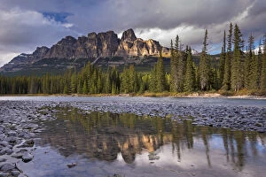 Images Dated 18th May 2016: Evening sunlight on Castle Mountain in the Canadian Rockies, Banff National Park, Canada