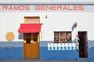 Images Dated 27th April 2023: Exterior facade of a shop in a colonial architecture building in Colonia del Sacramento, Uruguay