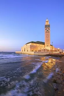 Mosques Gallery: Exterior of Hassan ll Mosque and Coastline at Dusk, Casablanca, Morocco, North Africa