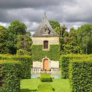 Hedge Prints: Eyrignac pigeon tower & gardens, Dordogne, Nouvelle Aquitaine, France