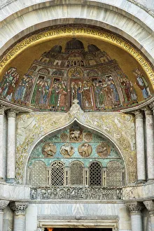 Marks Square Prints: Front facade of the Basilica San Marco