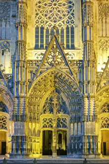 Lights Gallery: Front facade of CathA drale Saint-Gatien cathedral at night, Tours, Indre-et-Loire