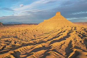 Images Dated 5th January 2023: Factory Butte near Hanksville, Utah, USA