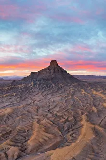 Images Dated 5th January 2023: Factory Butte near Hanksville, Utah, USA