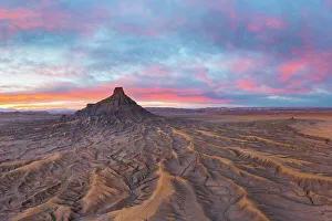 Images Dated 5th January 2023: Factory Butte near Hanksville, Utah, USA